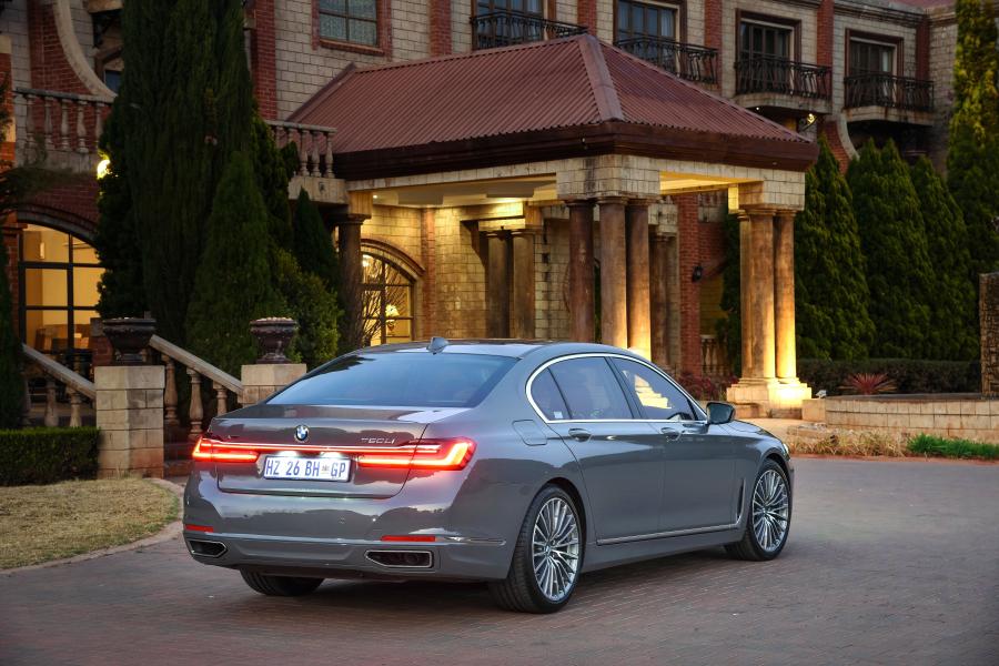  BMW 750Li xDrive (G12) 2019 года  (ZA) (фото 36 из 40)